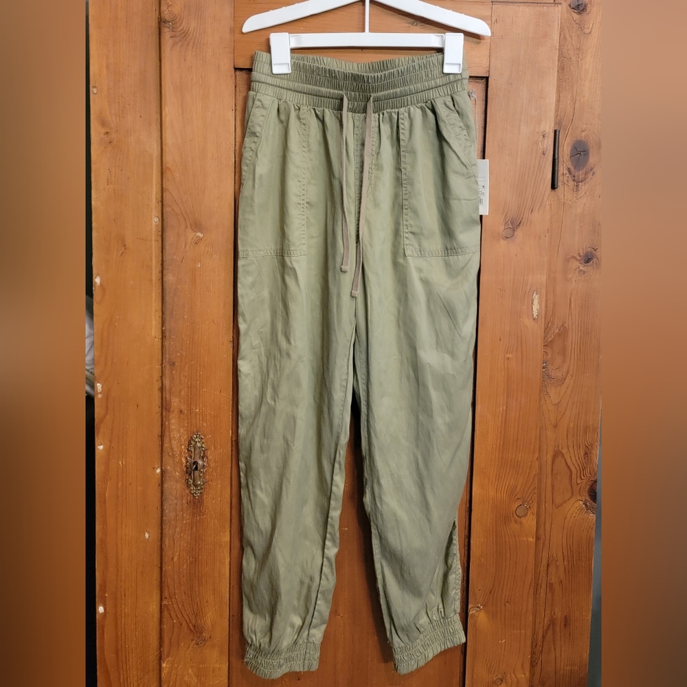 New Day high rise ankle jogger pants NWT olive size small